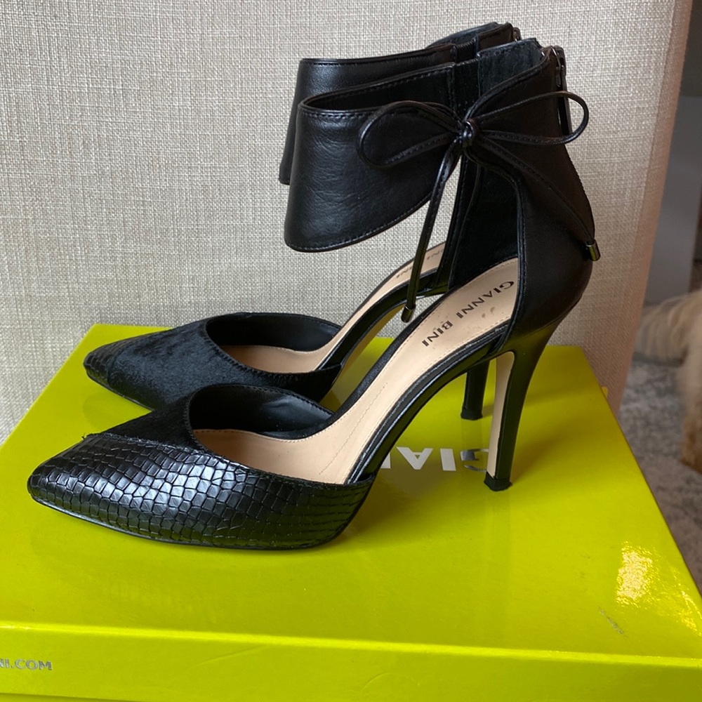 Black Gianni Bini ankle strap heel. Beautiful shoe!!